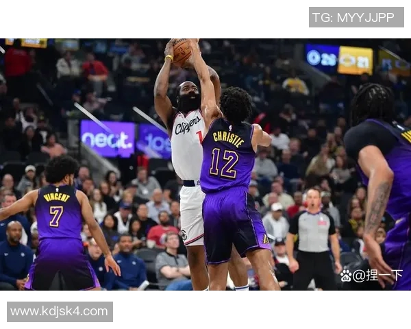 2004年火箭与马刺经典对决高清回顾精彩瞬间重温篮球盛宴 2004年火箭与马刺经典对决高清回顾精彩瞬间重温篮球盛宴