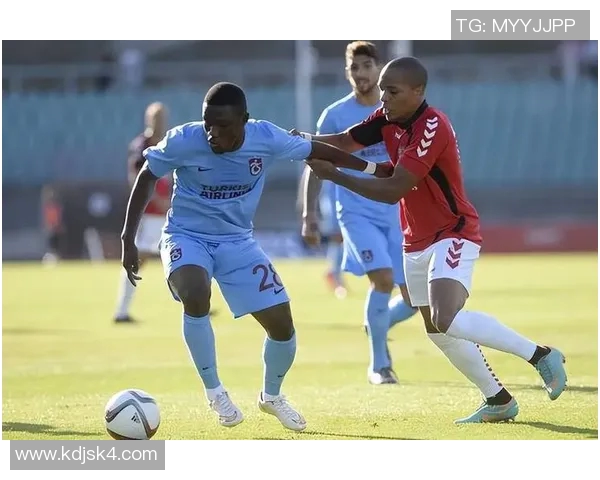 亨克与梅赫伦激战正酣谁能在这场对决中笑到最后