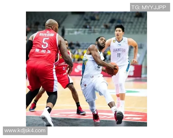 江苏同曦全力迎战广东黄埔力争在主场取得关键胜利 江苏同曦全力迎战广东黄埔力争在主场取得关键胜利