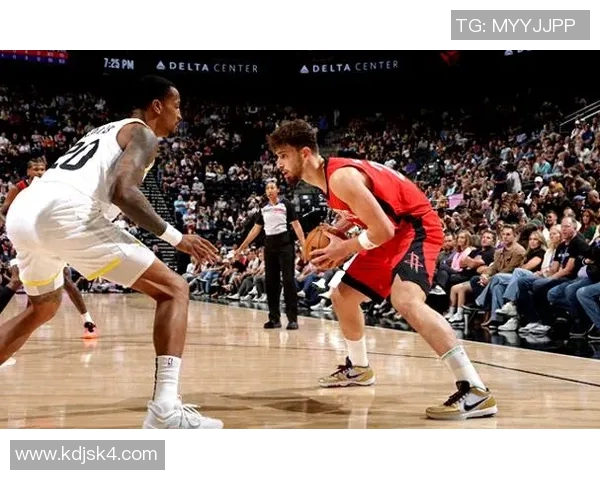 火箭与爵士季后赛第三场精彩对决全景回顾与分析